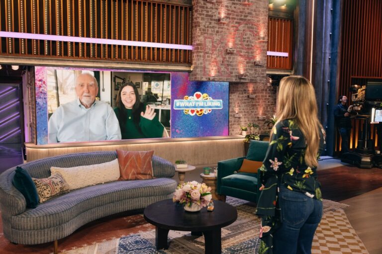 Kelly Clarkson Meets Fordham Vet Behind Viral Graduation Ceremony